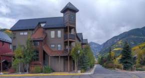 Spacious Condo in Telluride-Beautiful West Views! Telluride